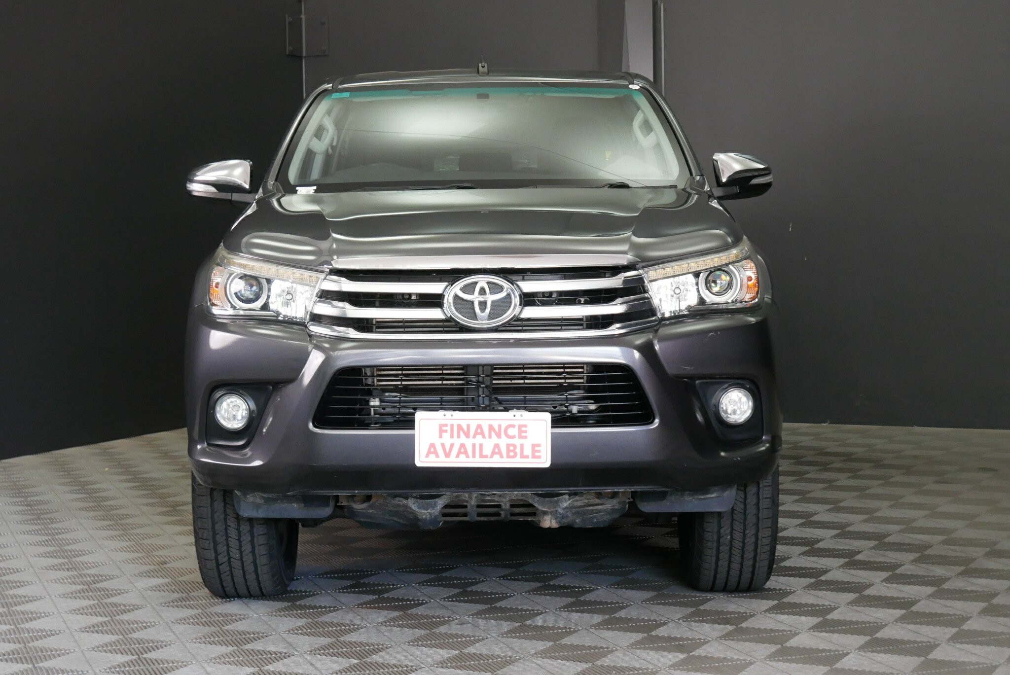Toyota Hilux image 2