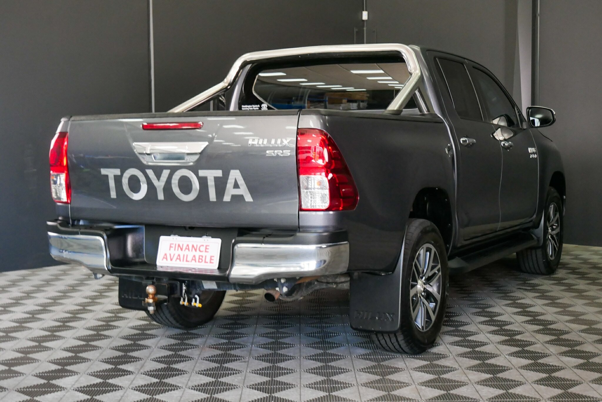 Toyota Hilux image 4