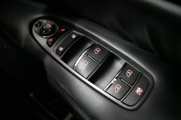 https://vehicle-cdn.autoleague.cloud/30640_U110375_21.jpg