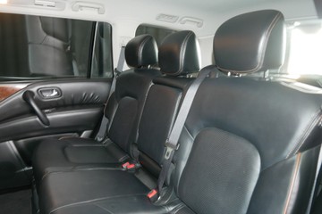https://vehicle-cdn.autoleague.cloud/30640_U110375_27.jpg