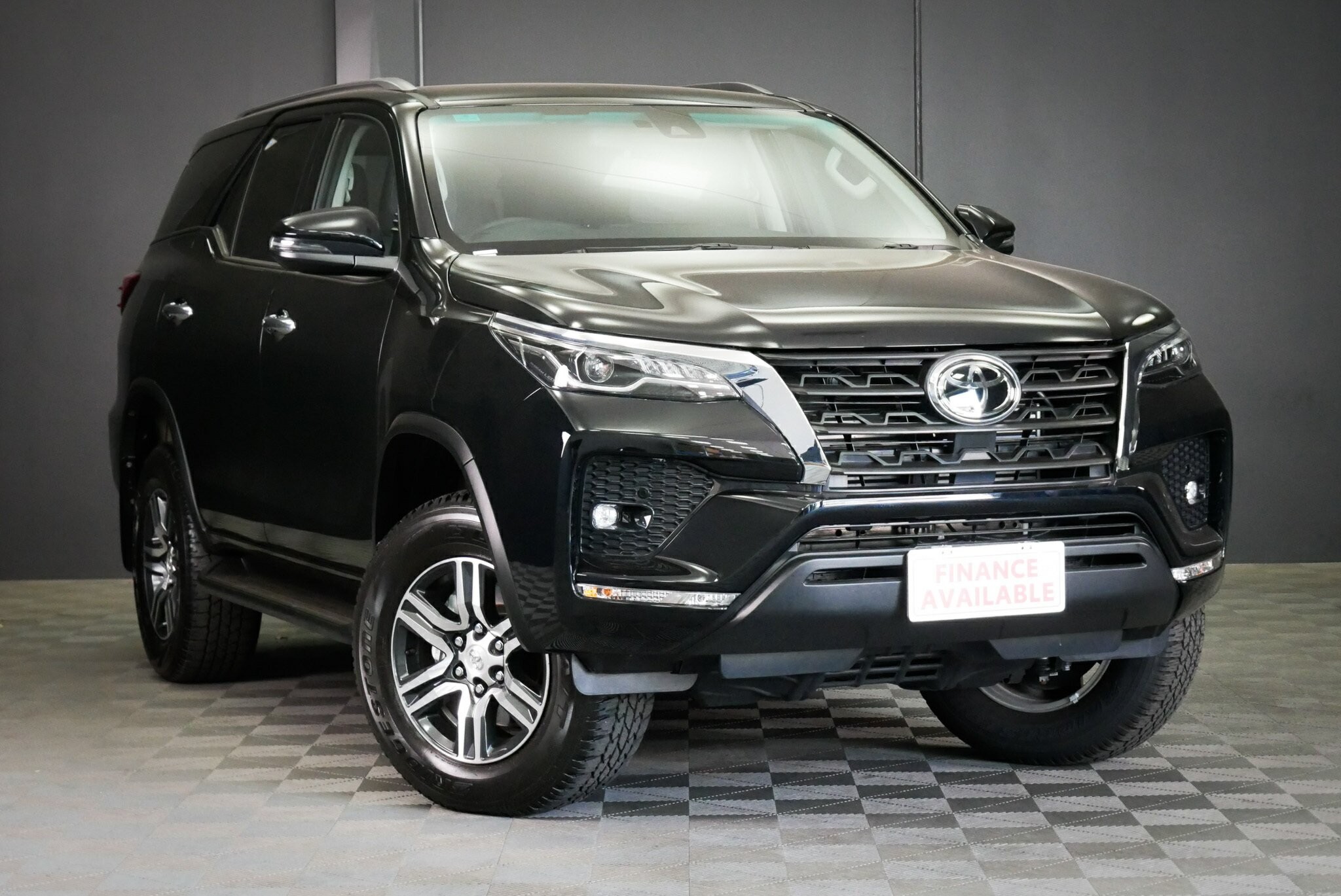 Toyota Fortuner image 1