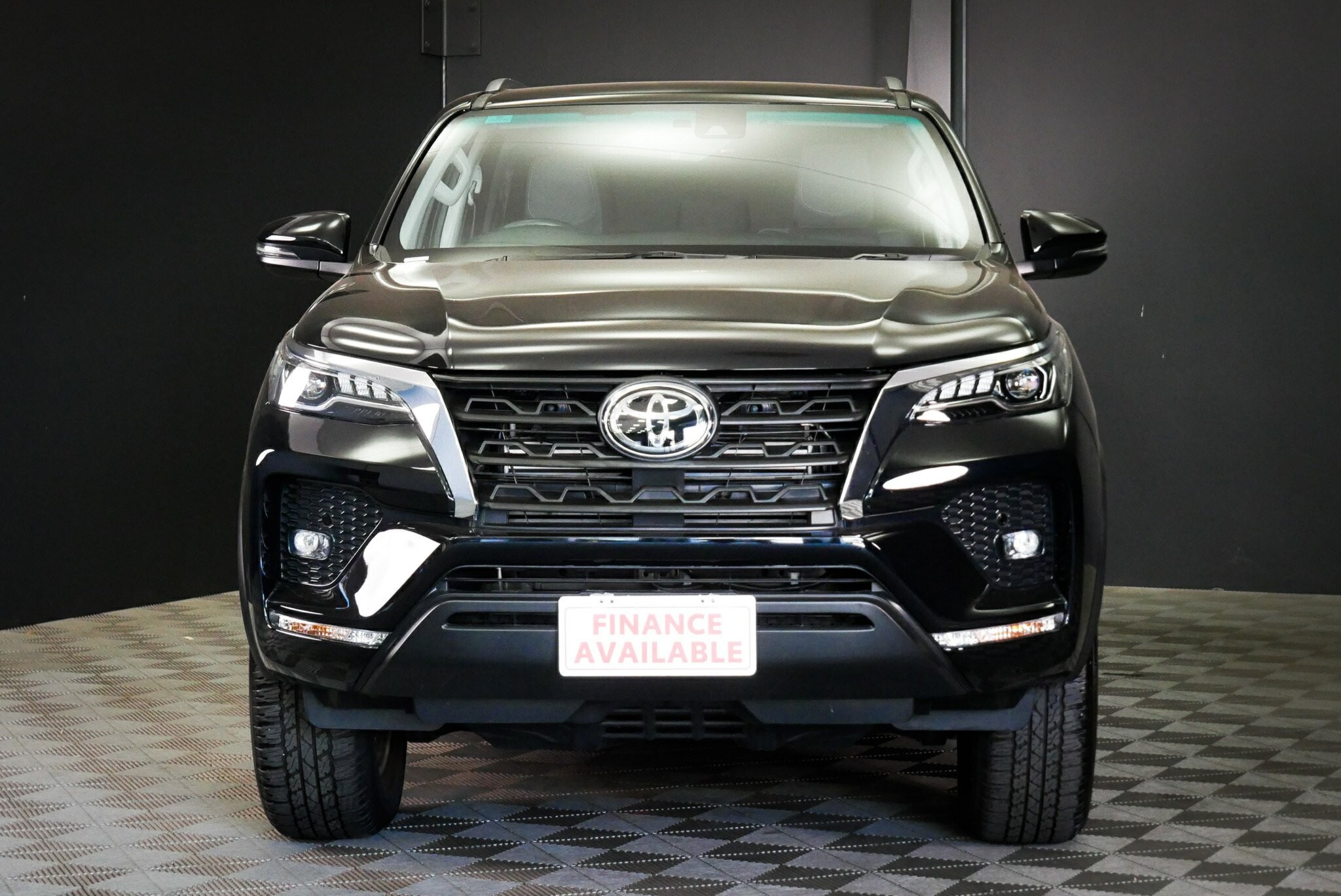 Toyota Fortuner image 2