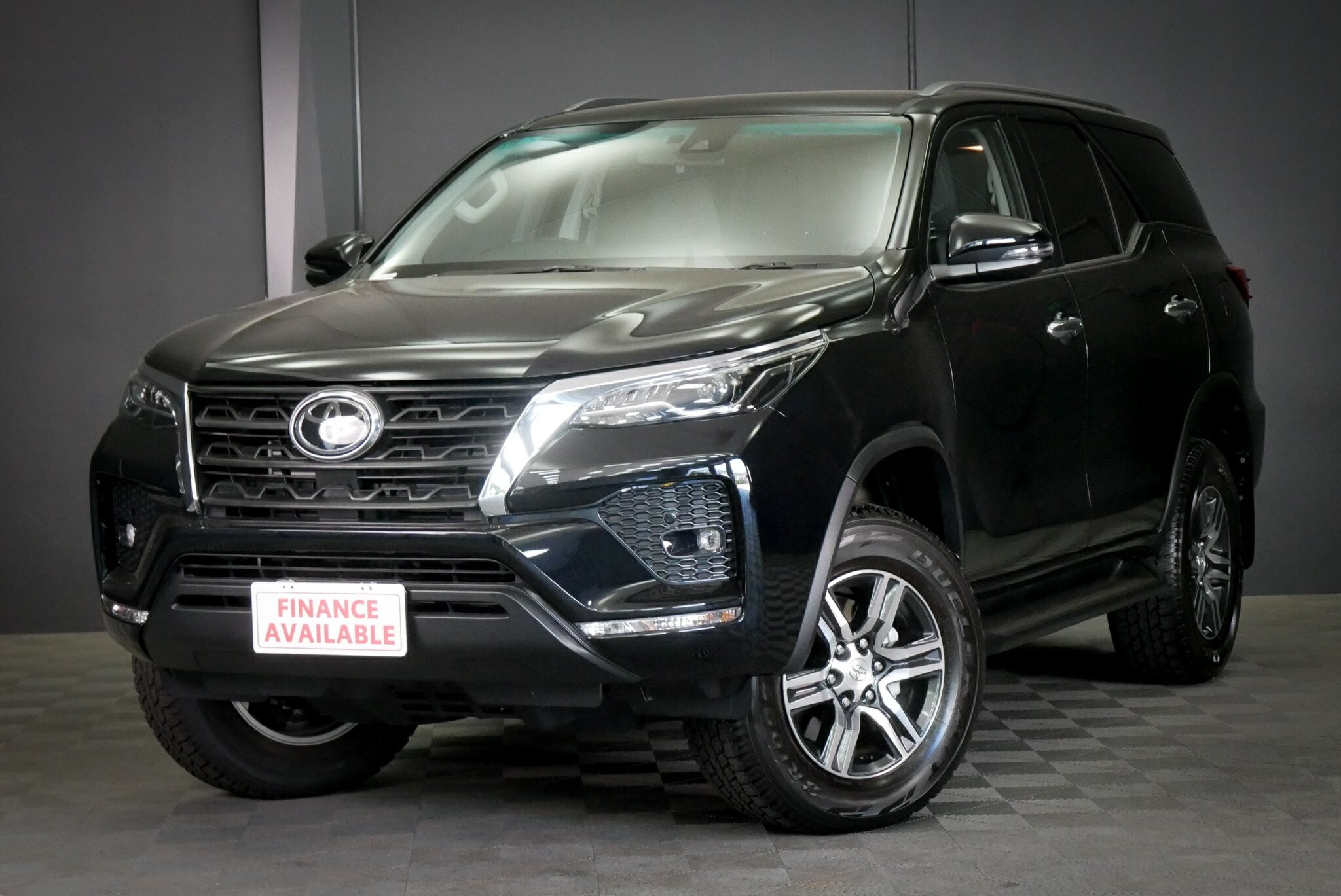 Toyota Fortuner image 3