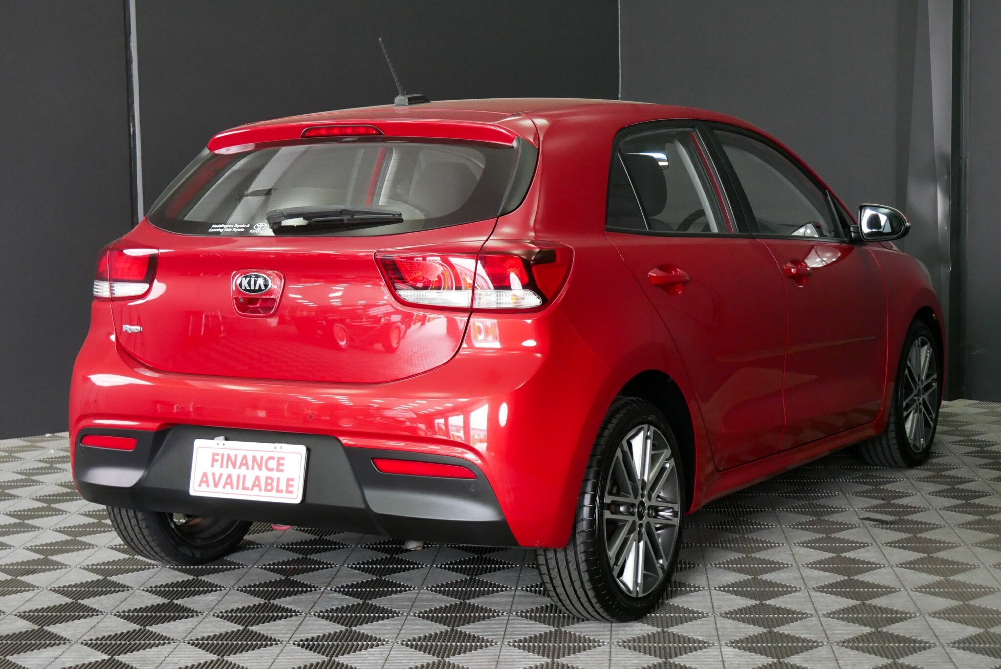 Kia Rio image 3