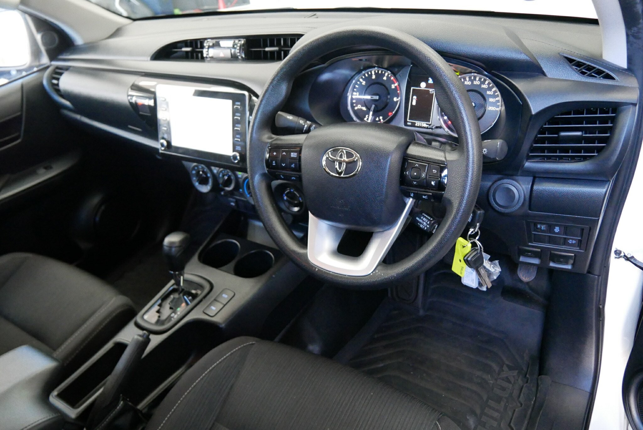 Toyota Hilux image 4
