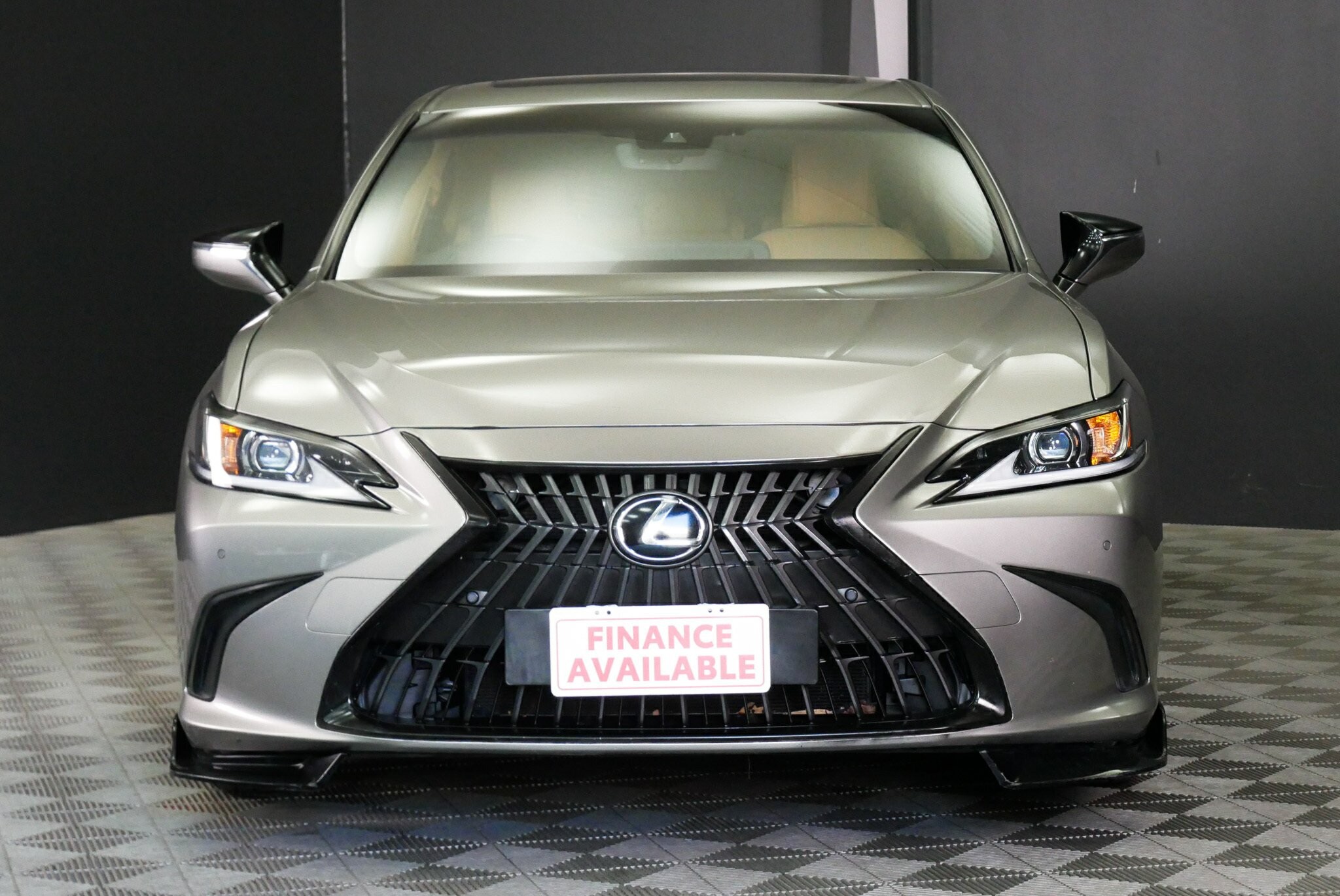 Lexus Es image 2