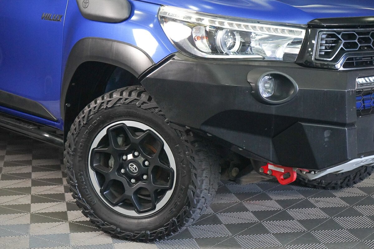 Toyota Hilux image 2
