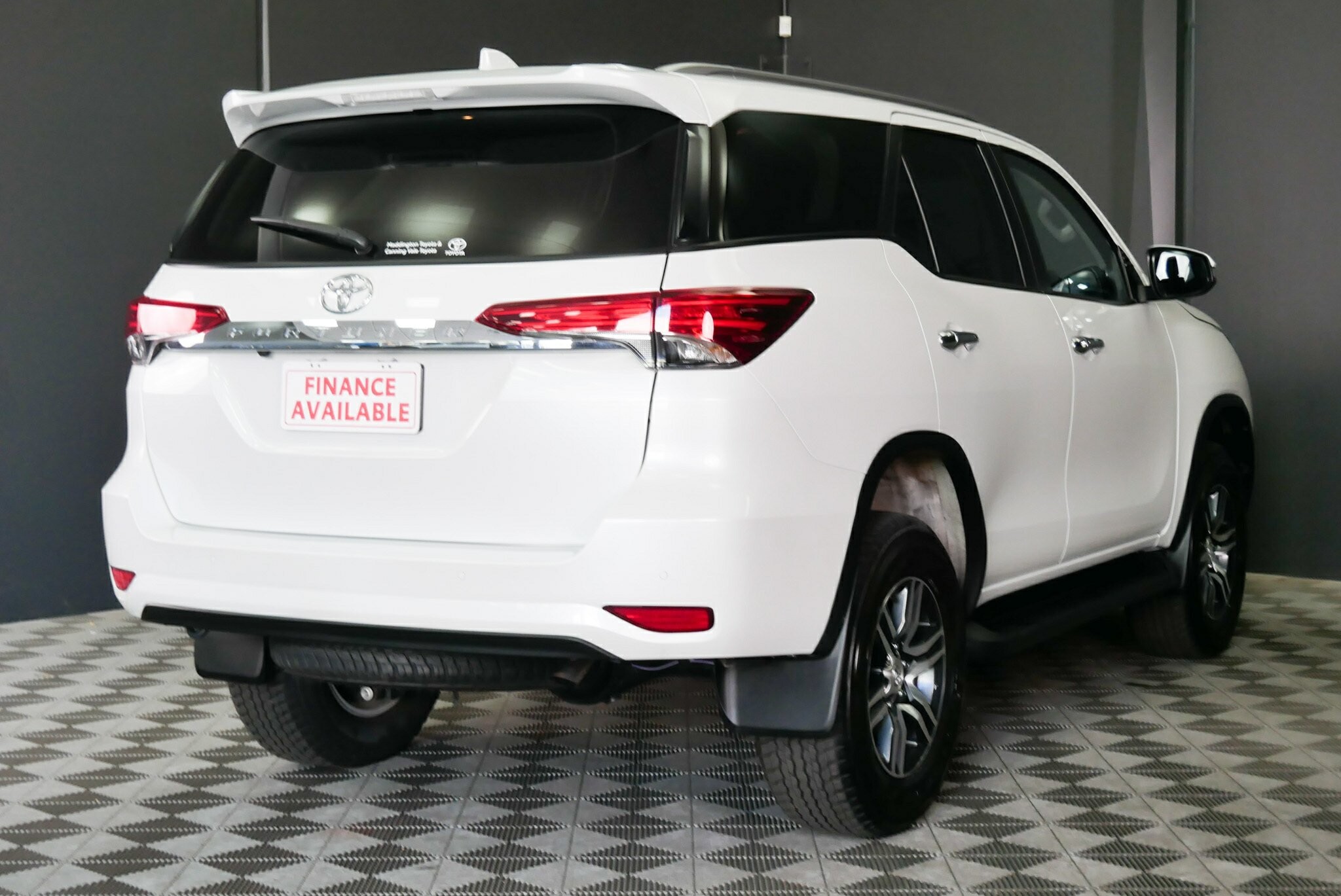 Toyota Fortuner image 4