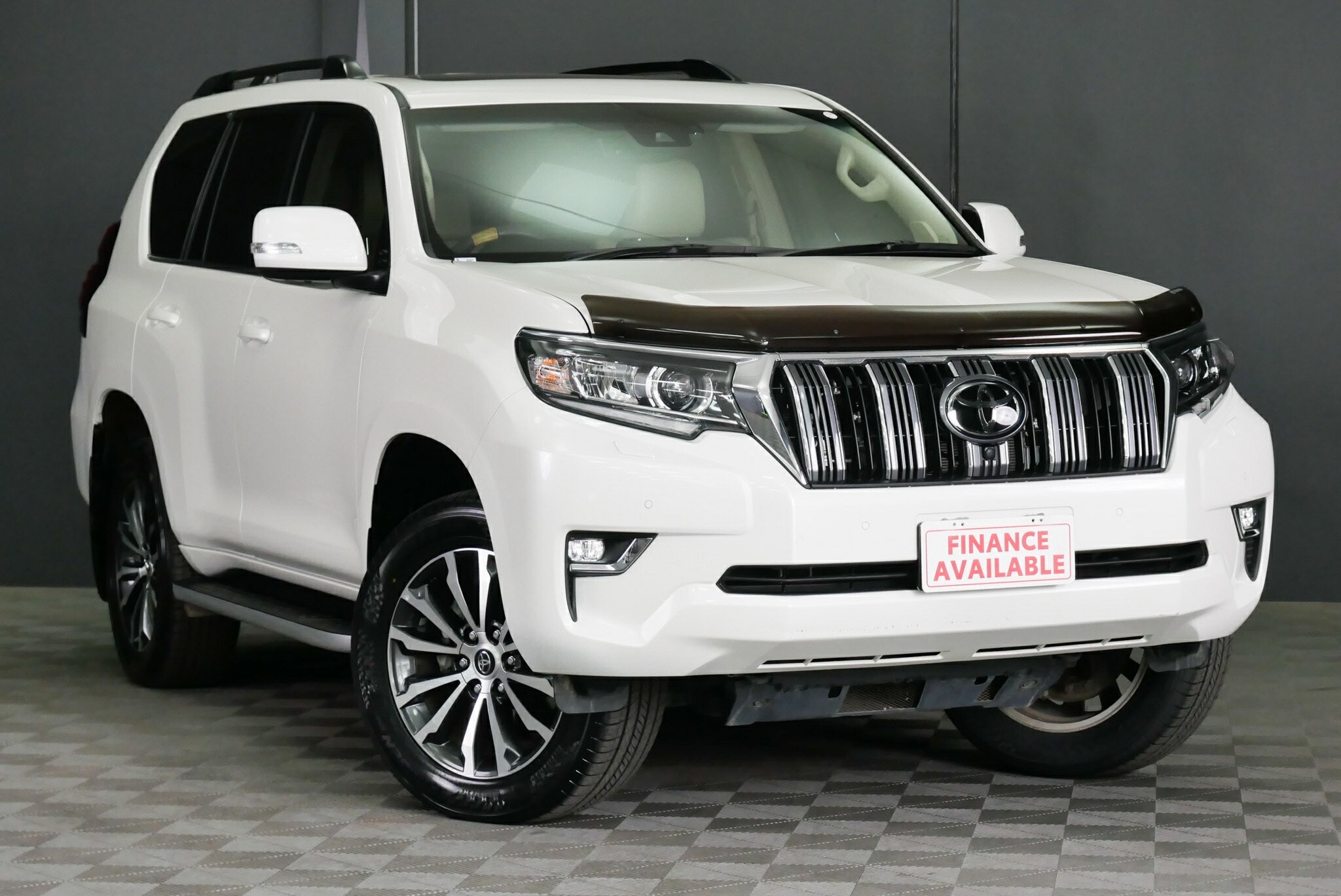 Toyota Landcruiser Prado image 1
