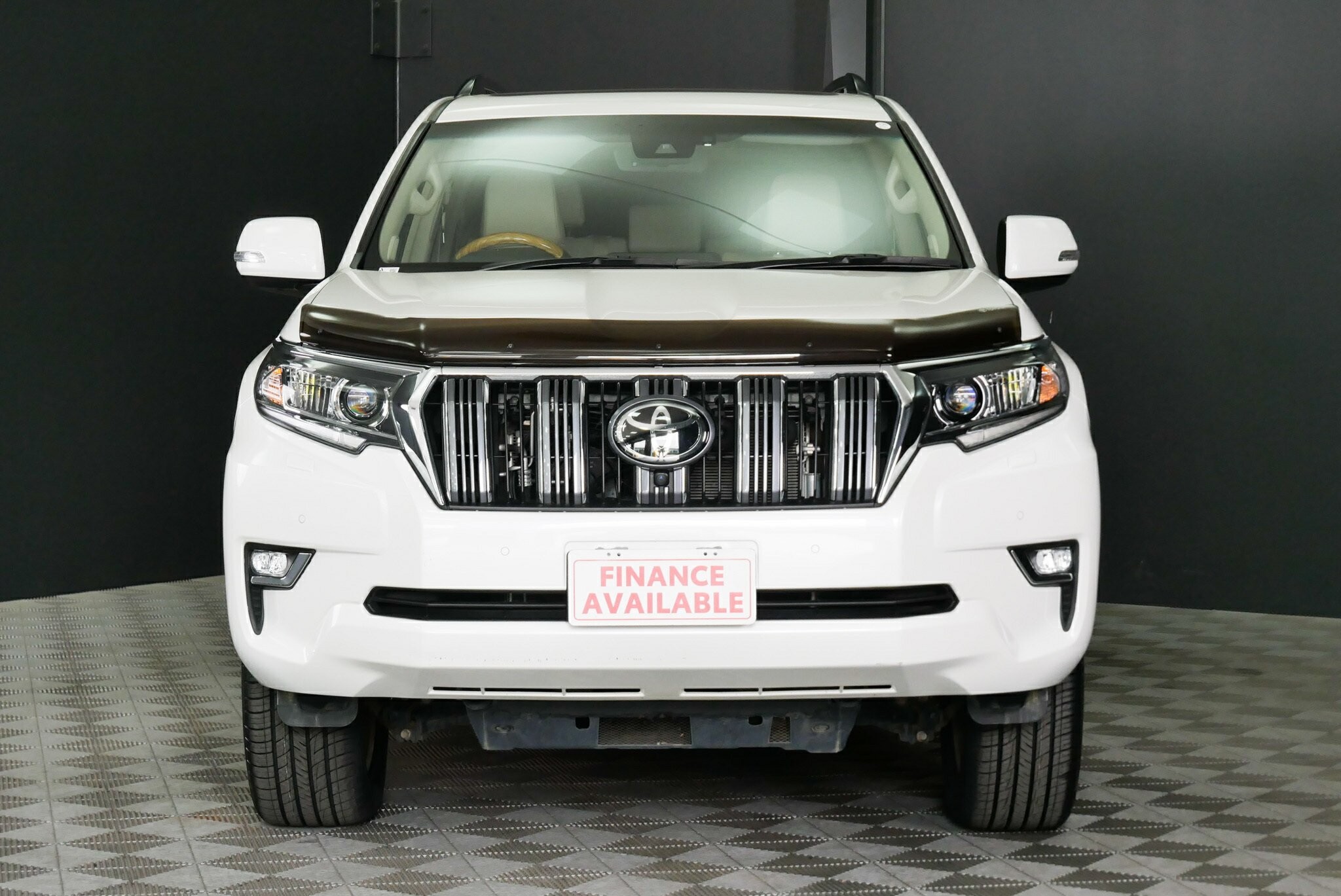 Toyota Landcruiser Prado image 2