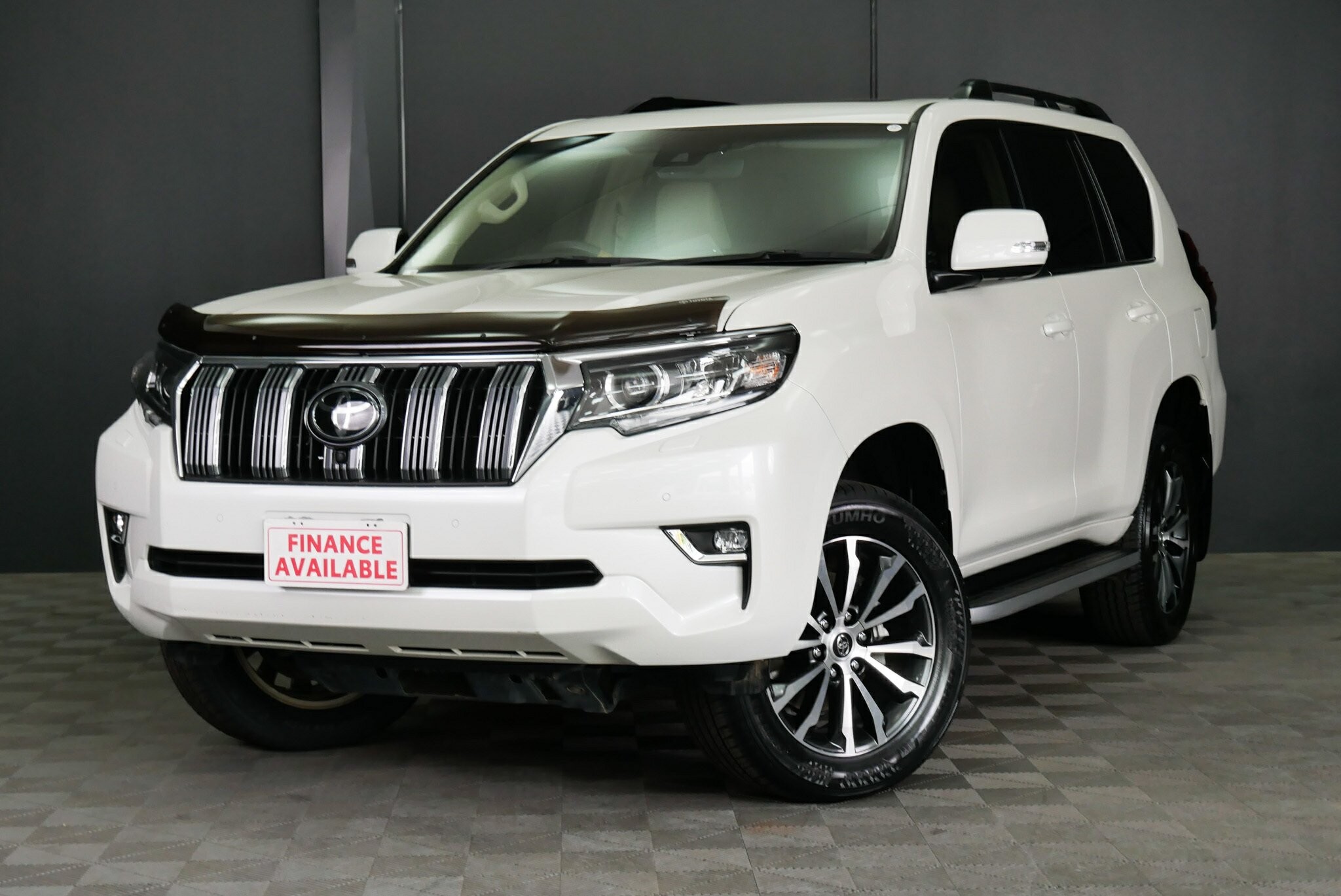 Toyota Landcruiser Prado image 3