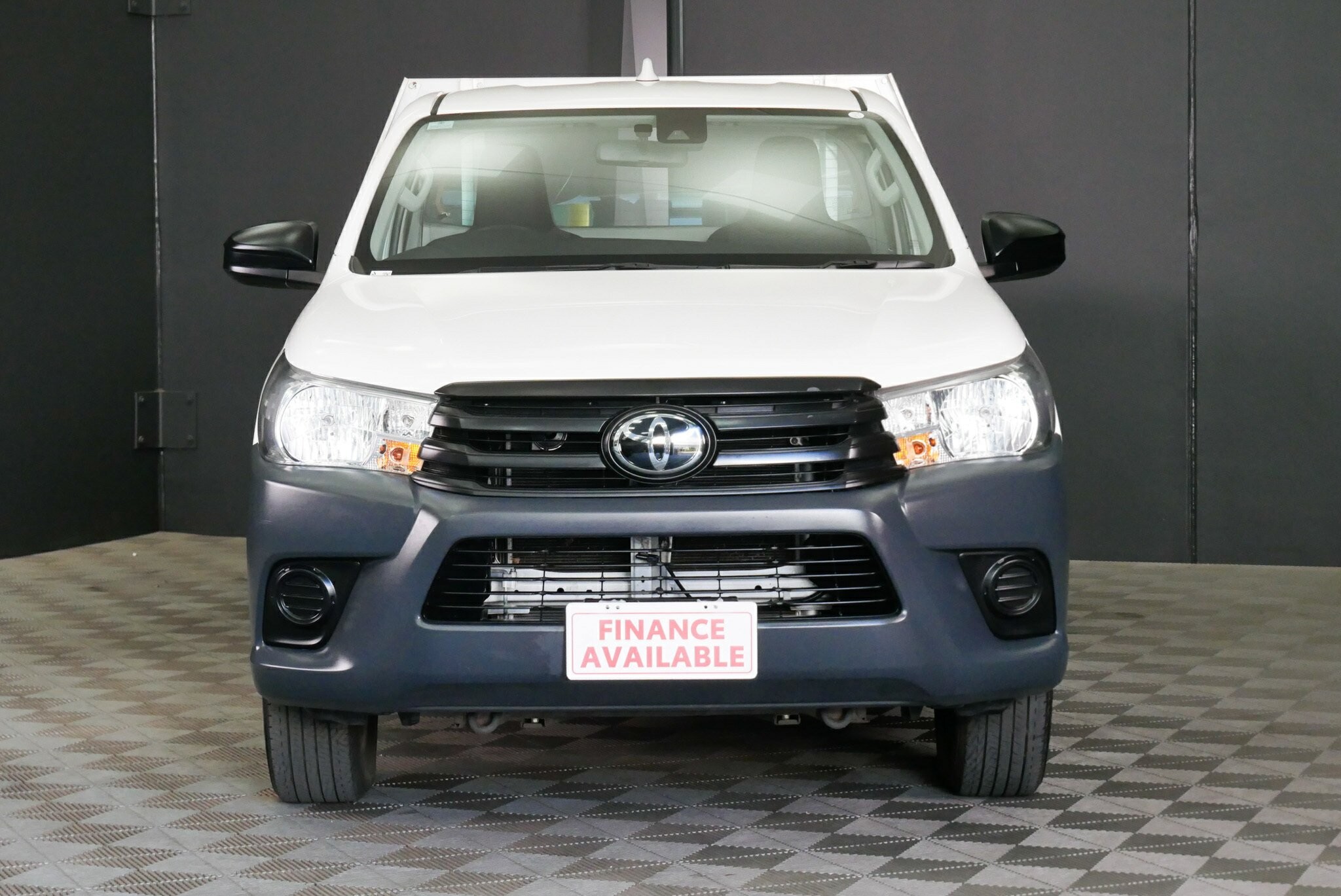 Toyota Hilux image 2