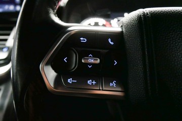 https://vehicle-cdn.autoleague.cloud/30640_U110506_16.jpg