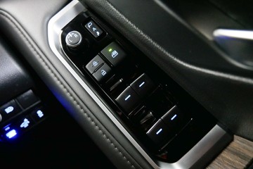 https://vehicle-cdn.autoleague.cloud/30640_U110506_18.jpg