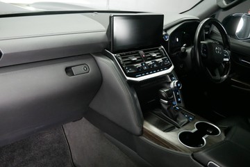 https://vehicle-cdn.autoleague.cloud/30640_U110506_20.jpg