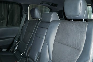 https://vehicle-cdn.autoleague.cloud/30640_U110506_22.jpg