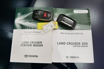 https://vehicle-cdn.autoleague.cloud/30640_U110506_26.jpg
