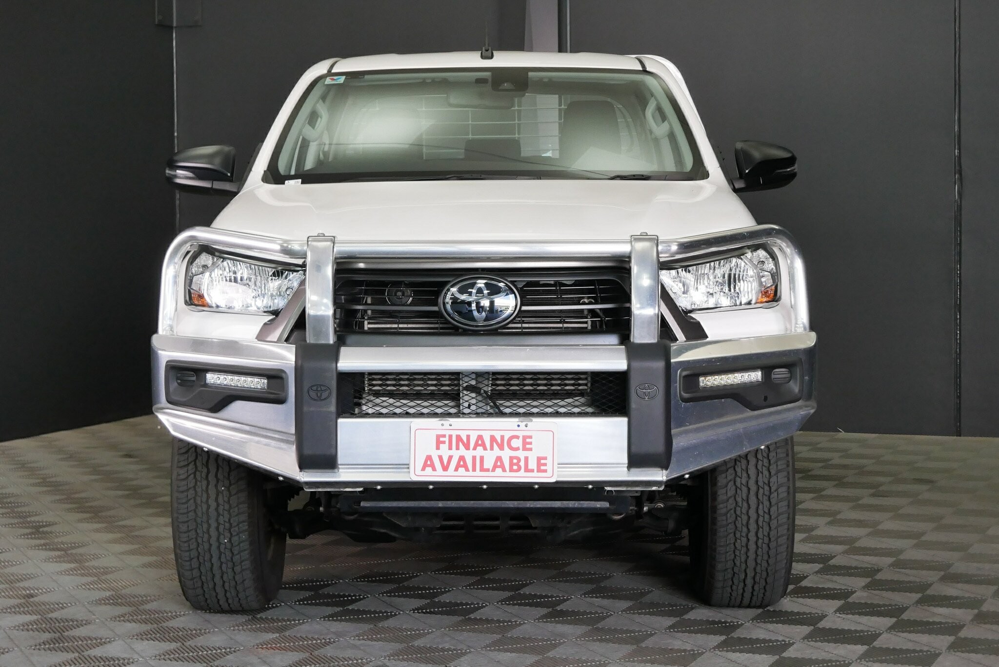 Toyota Hilux image 2