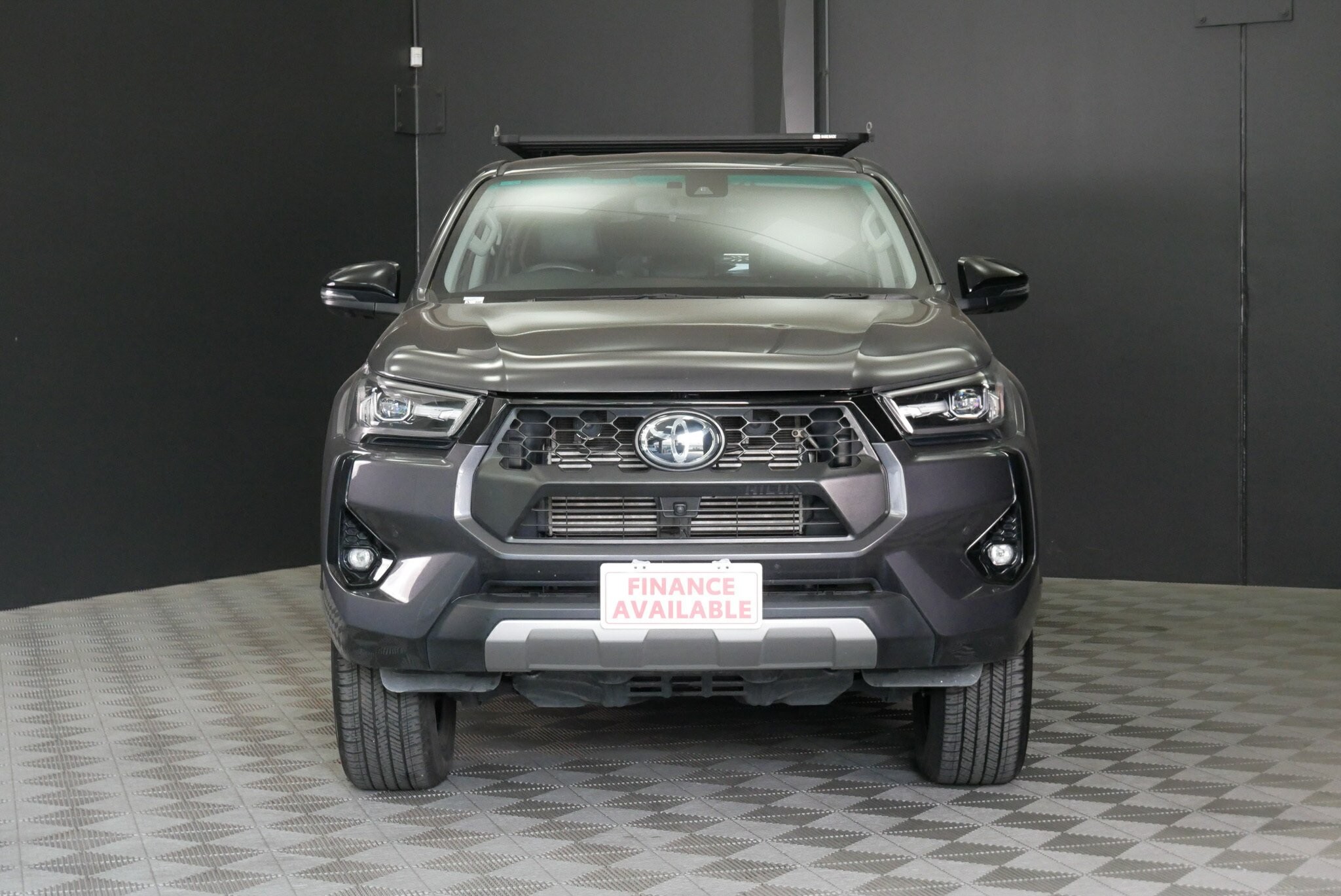 Toyota Hilux image 2