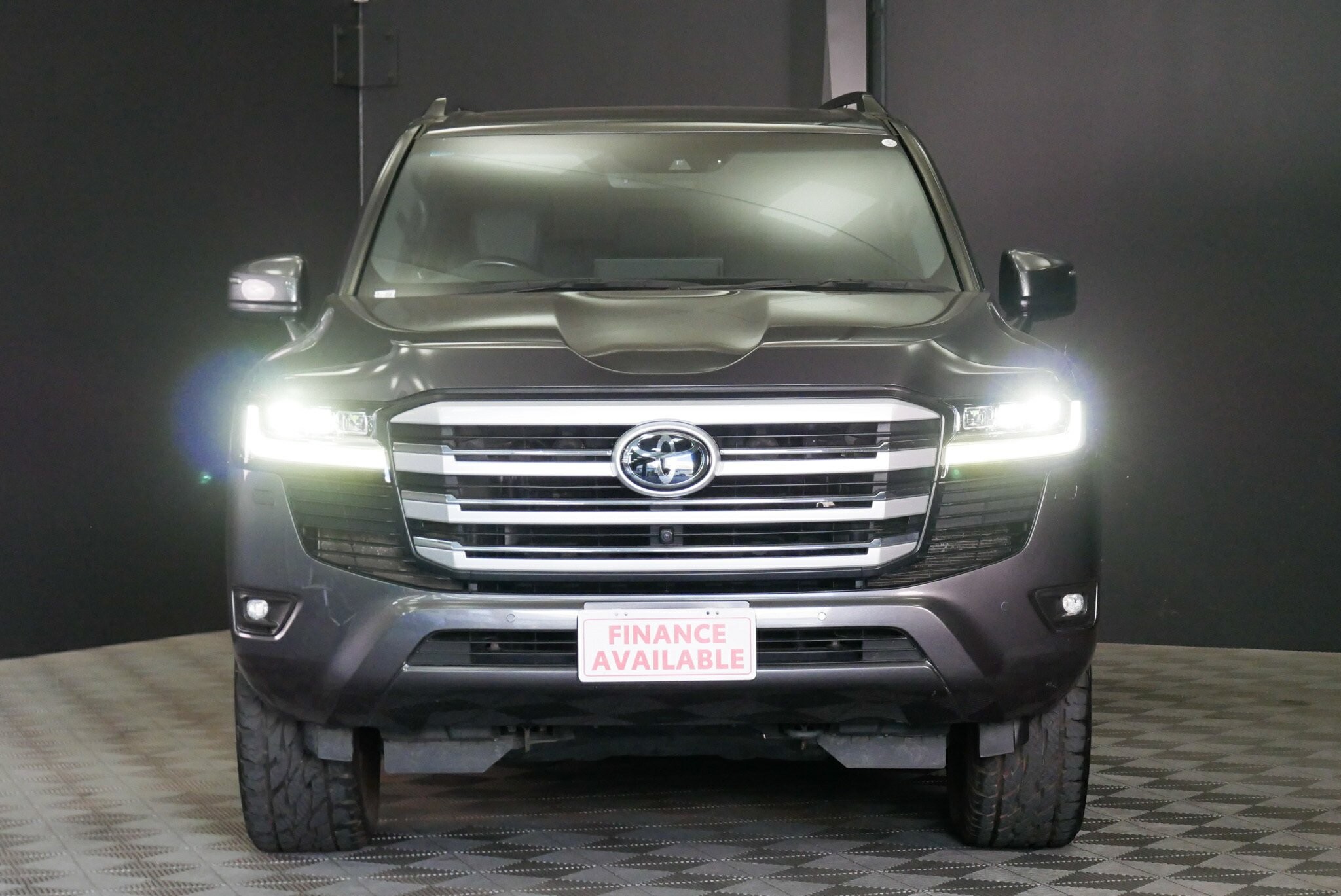 Toyota Landcruiser image 2
