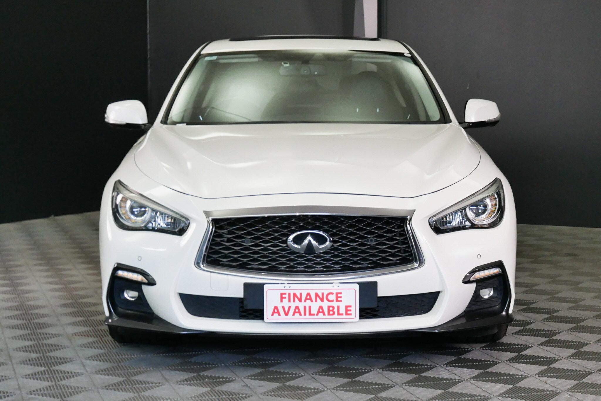 Infiniti Q50 image 2