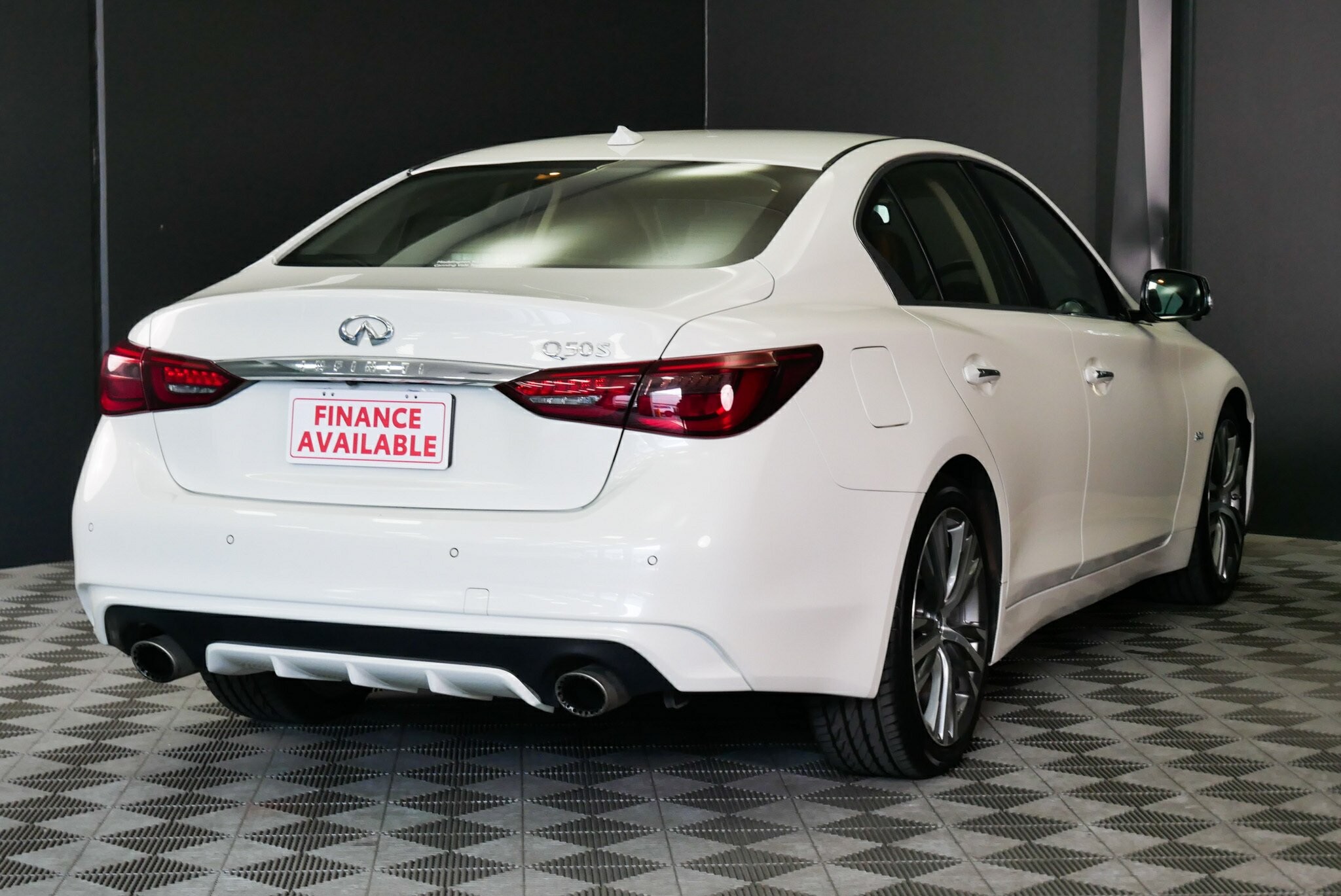Infiniti Q50 image 4