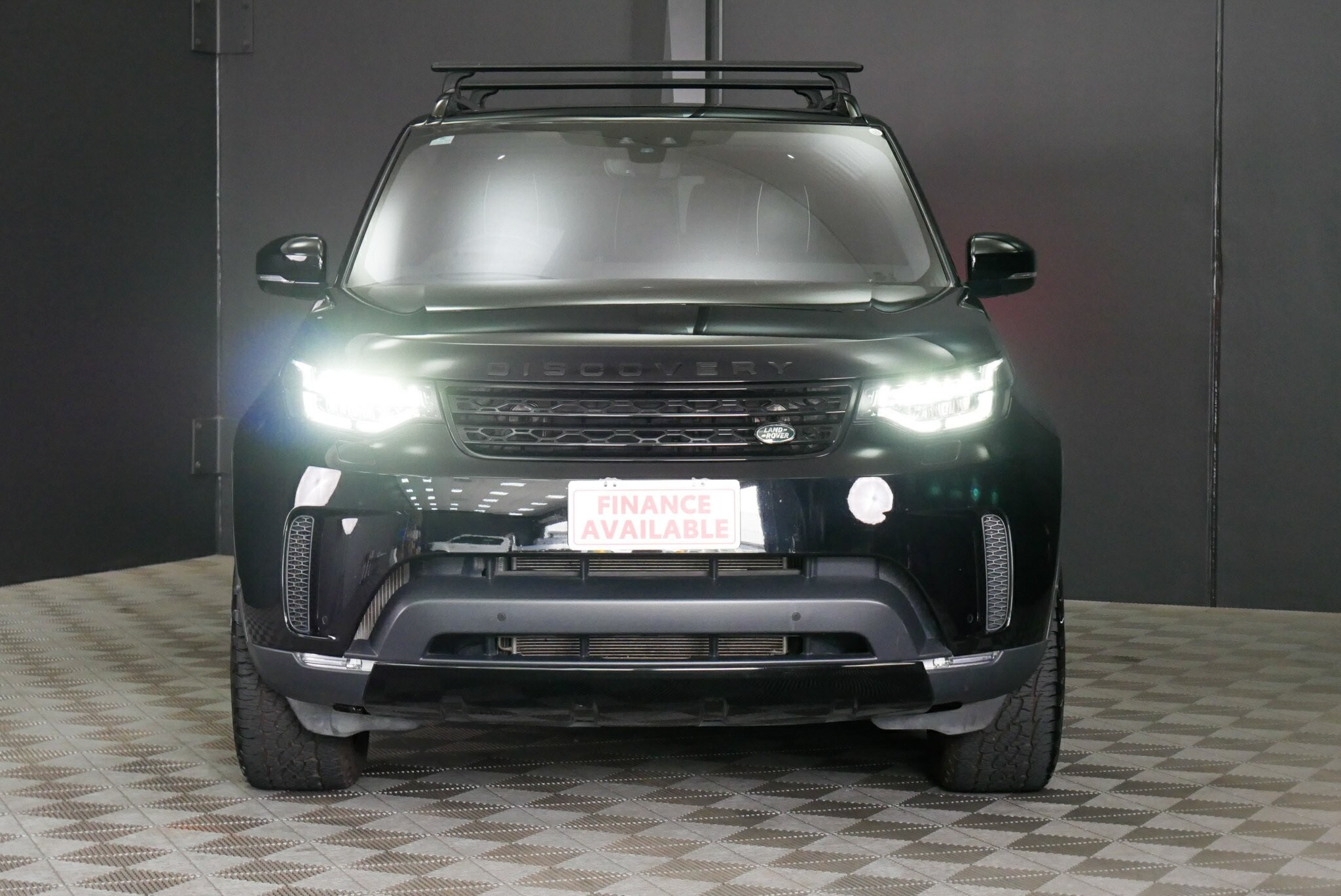 Land Rover Discovery image 2