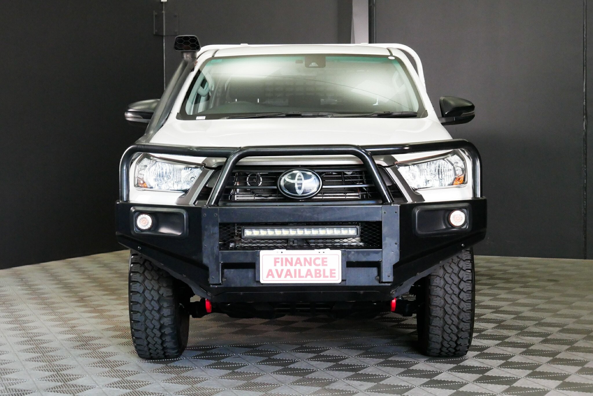 Toyota Hilux image 2