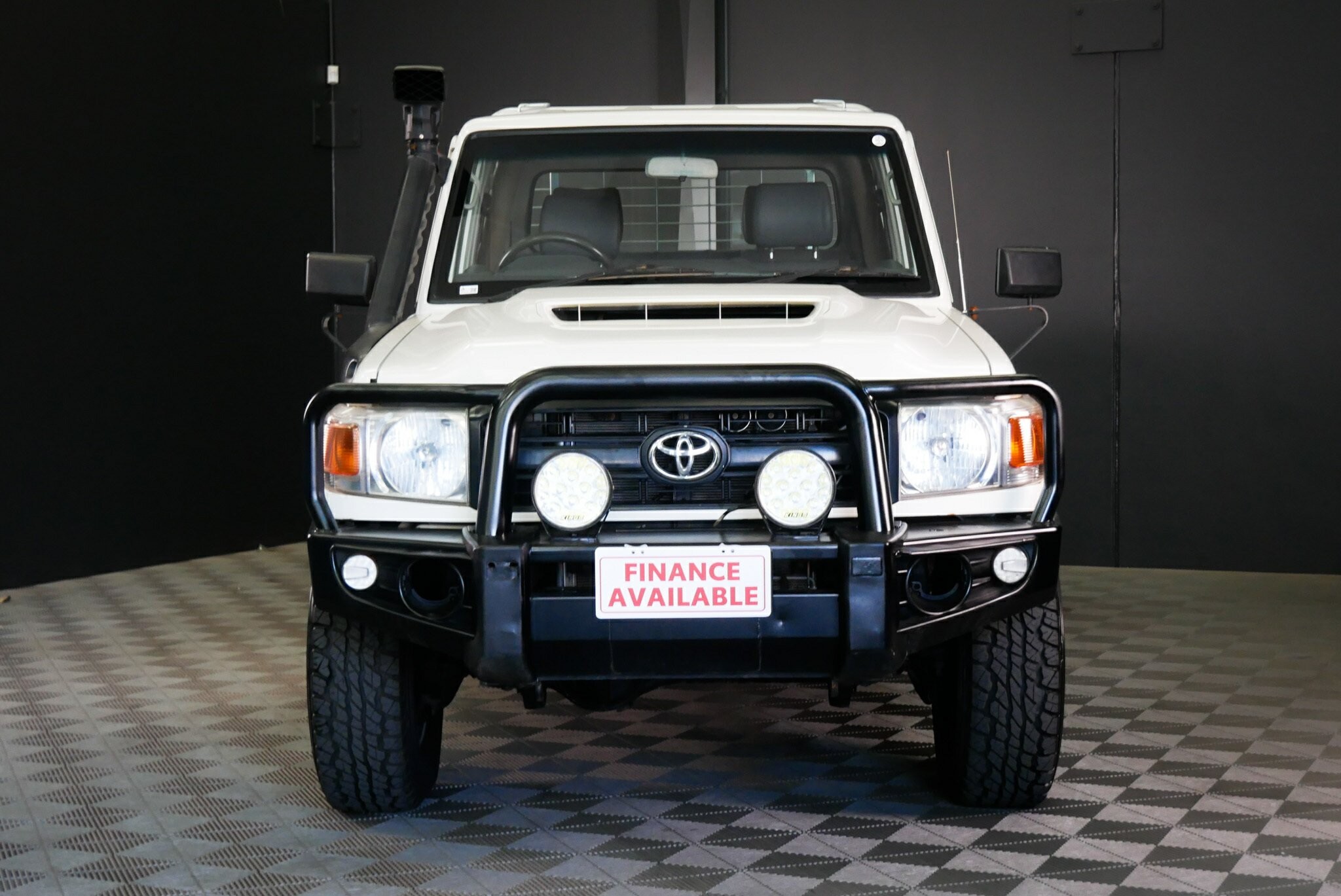 Toyota Landcruiser image 2