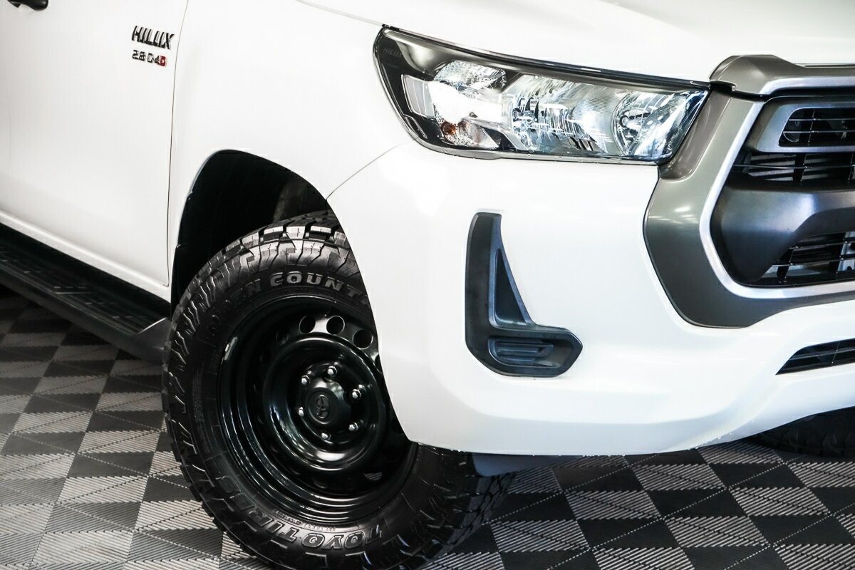 Toyota Hilux image 2