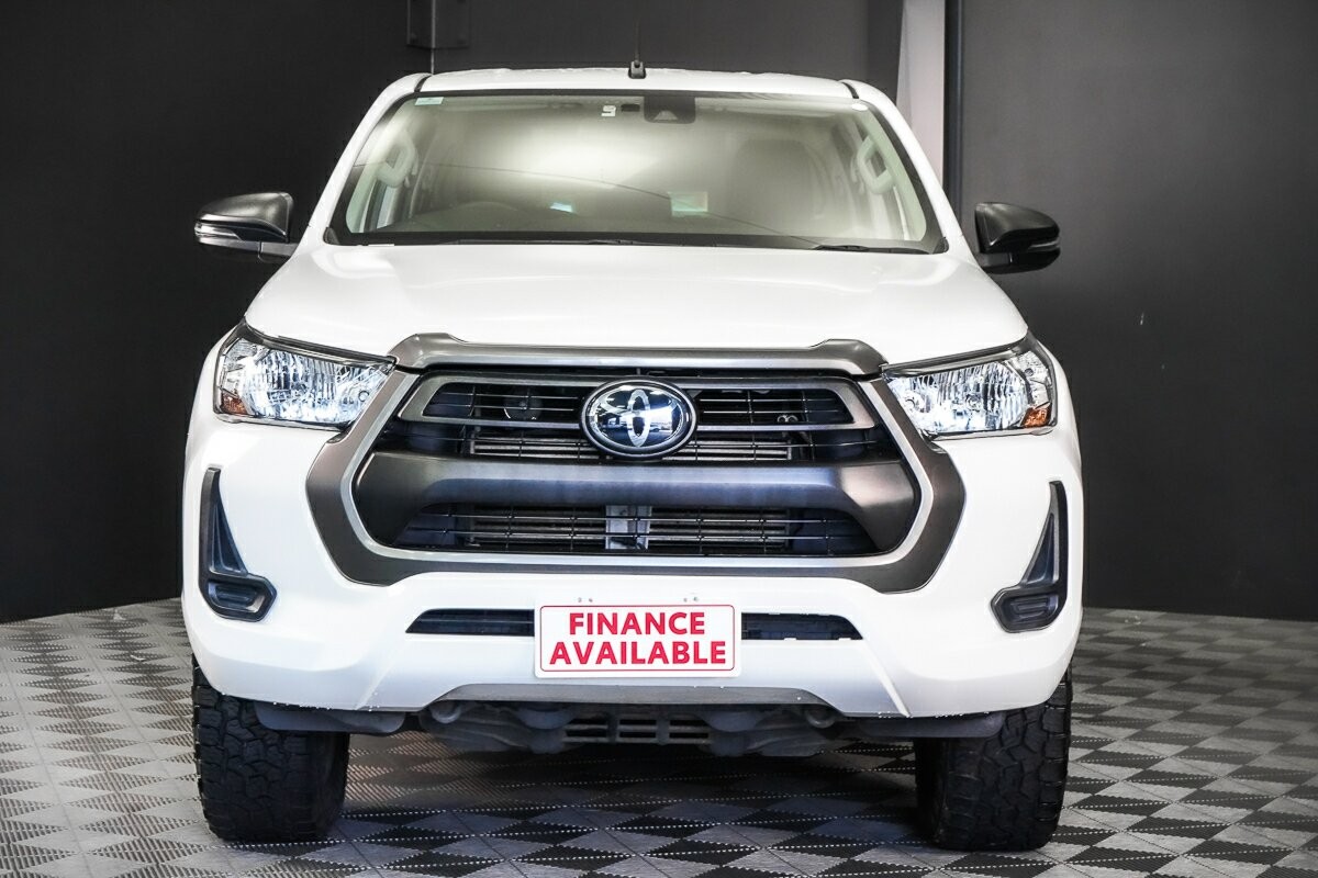 Toyota Hilux image 3