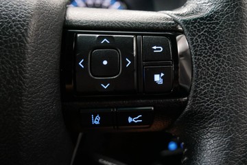 https://vehicle-cdn.autoleague.cloud/30640_U110546_18.jpg