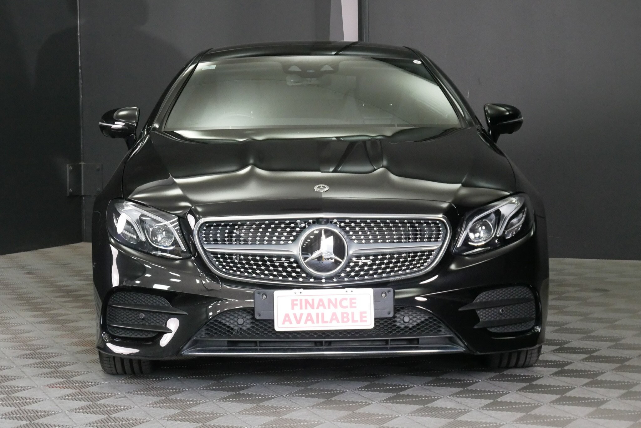 Mercedes Benz E-class image 2