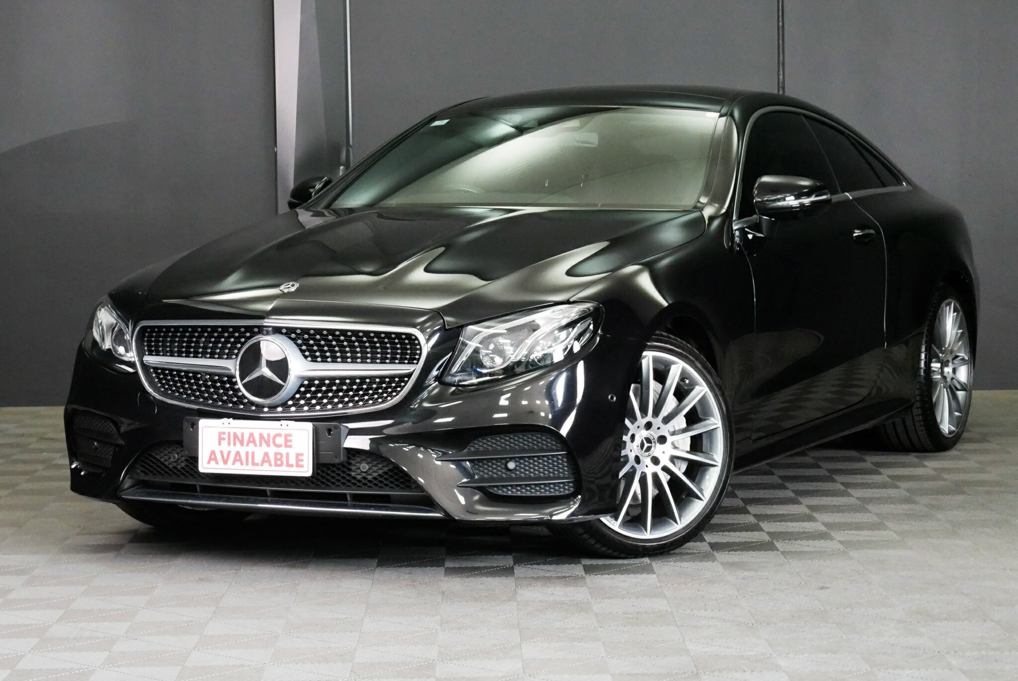 Mercedes Benz E-class image 3