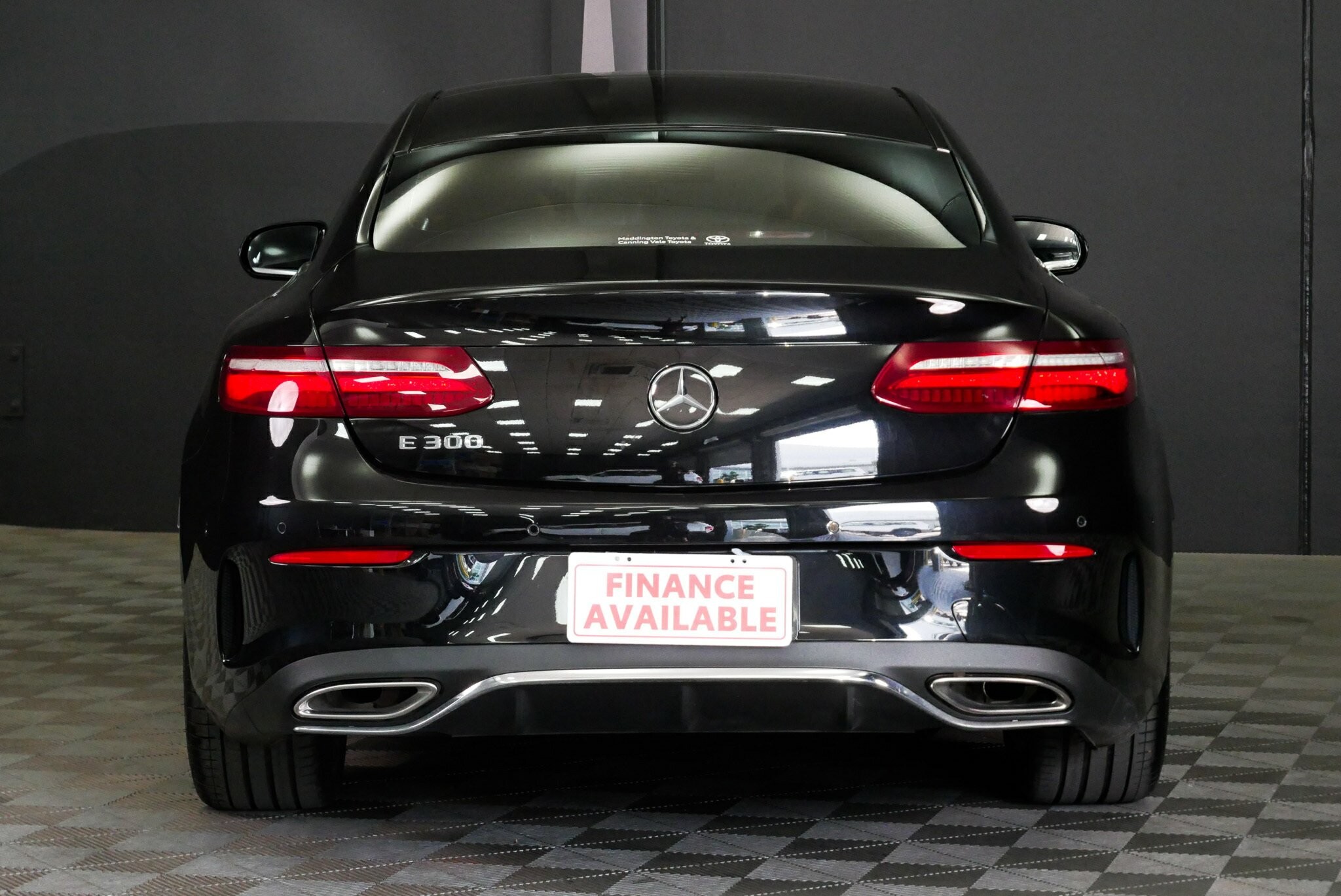 Mercedes Benz E-class image 4