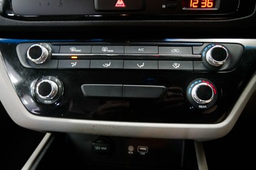 https://vehicle-cdn.autoleague.cloud/30640_U110560_11.jpg