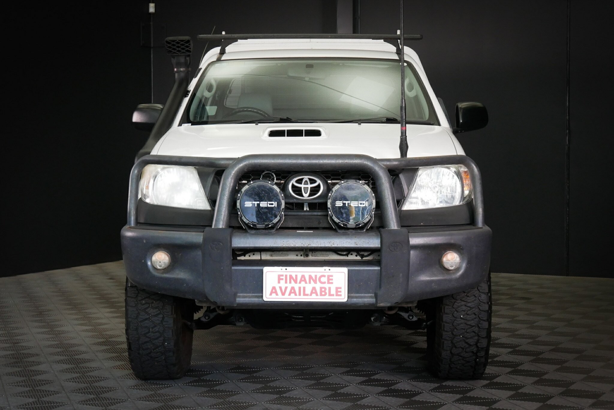 Toyota Hilux image 2