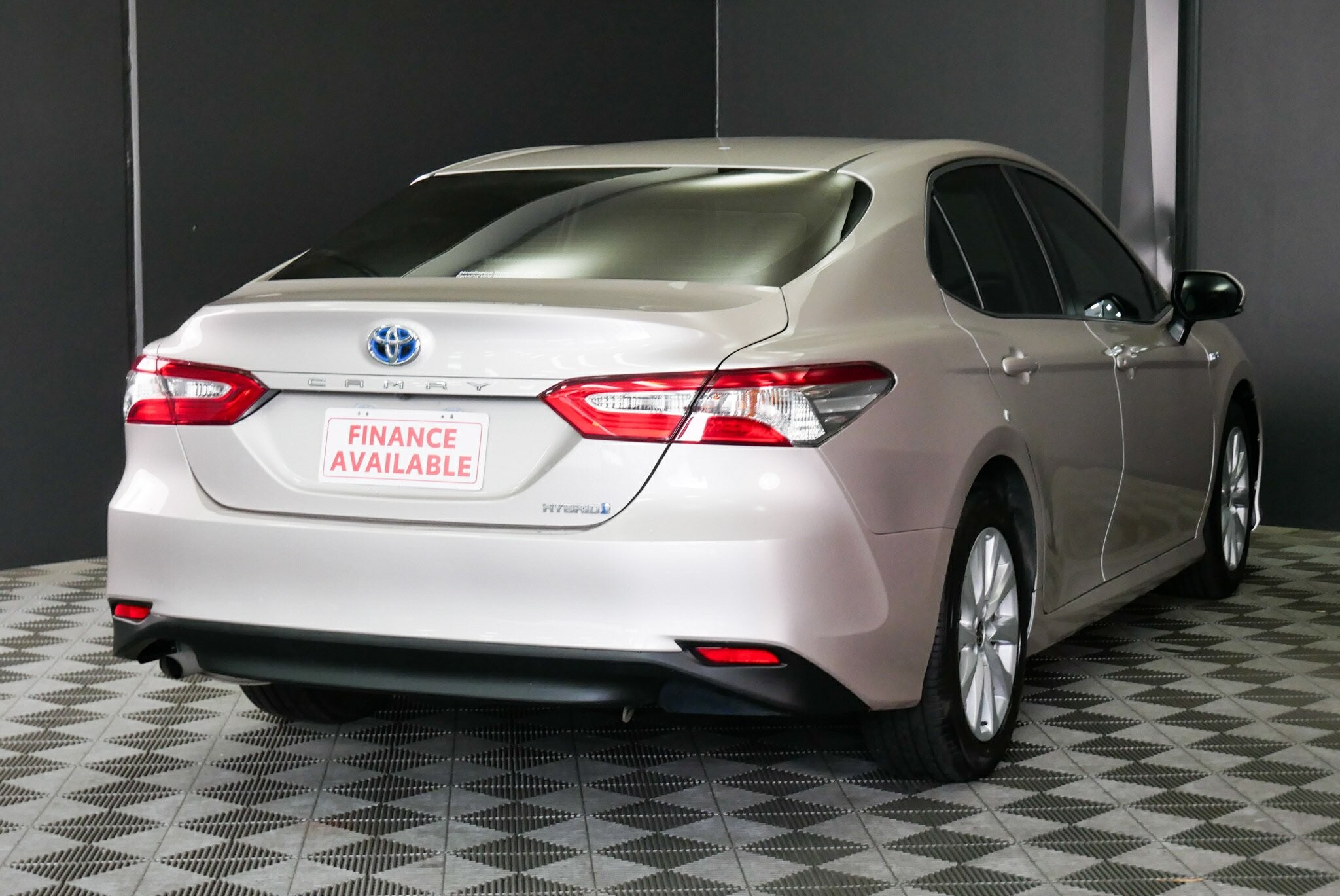 Toyota Camry image 4