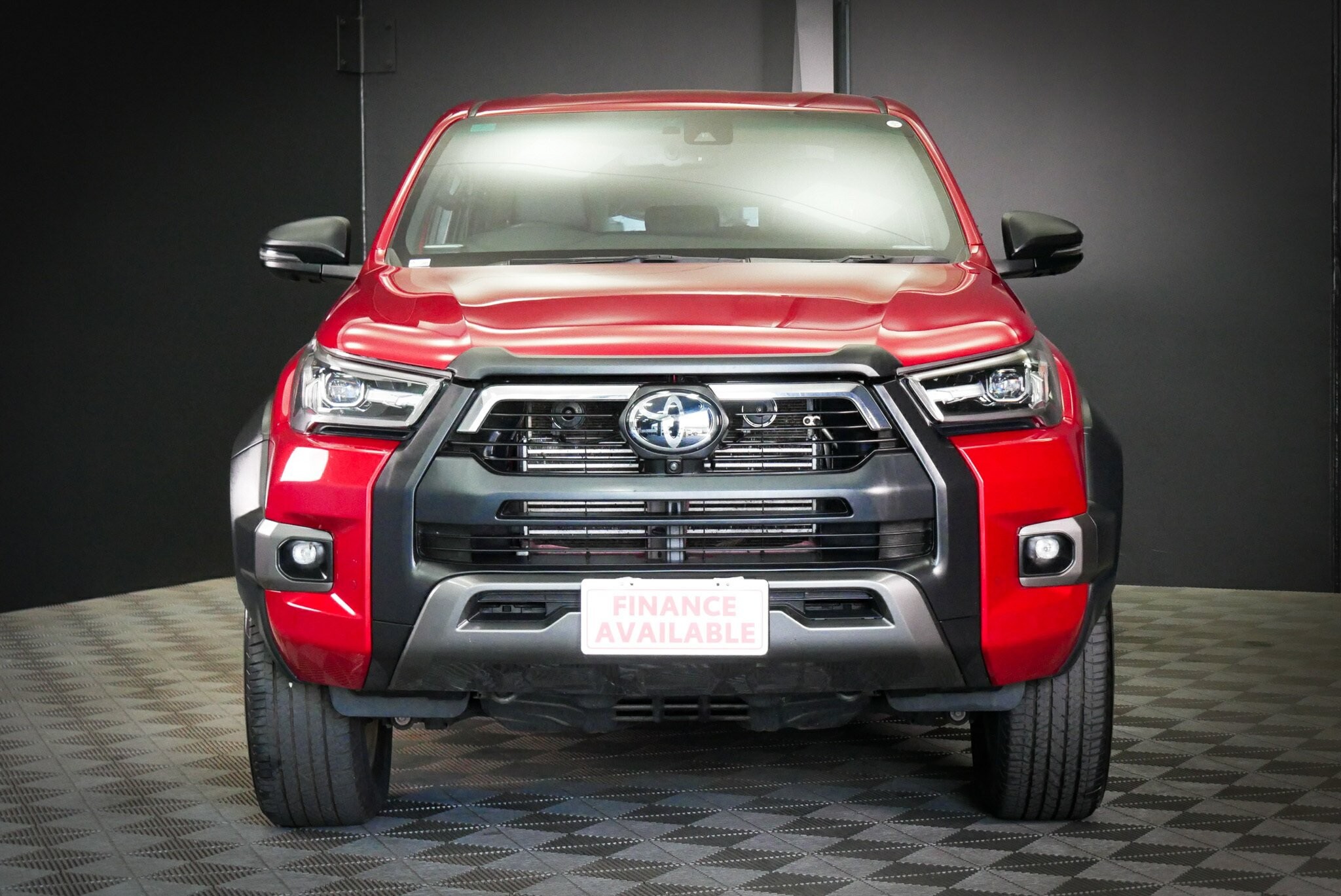 Toyota Hilux image 2
