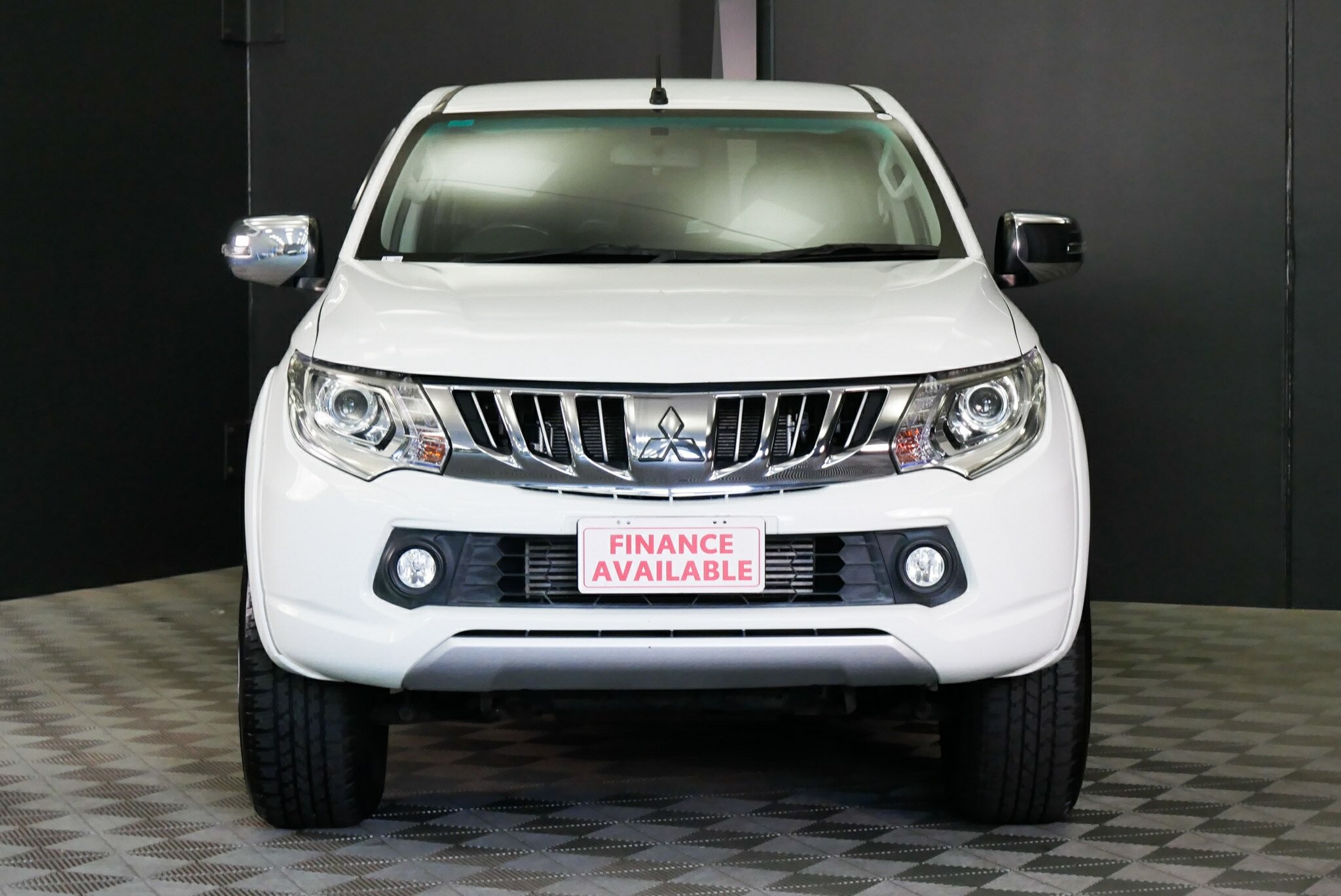 Mitsubishi Triton image 2