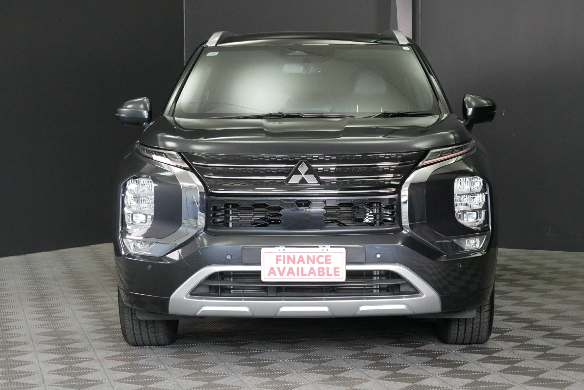Mitsubishi Outlander image 2