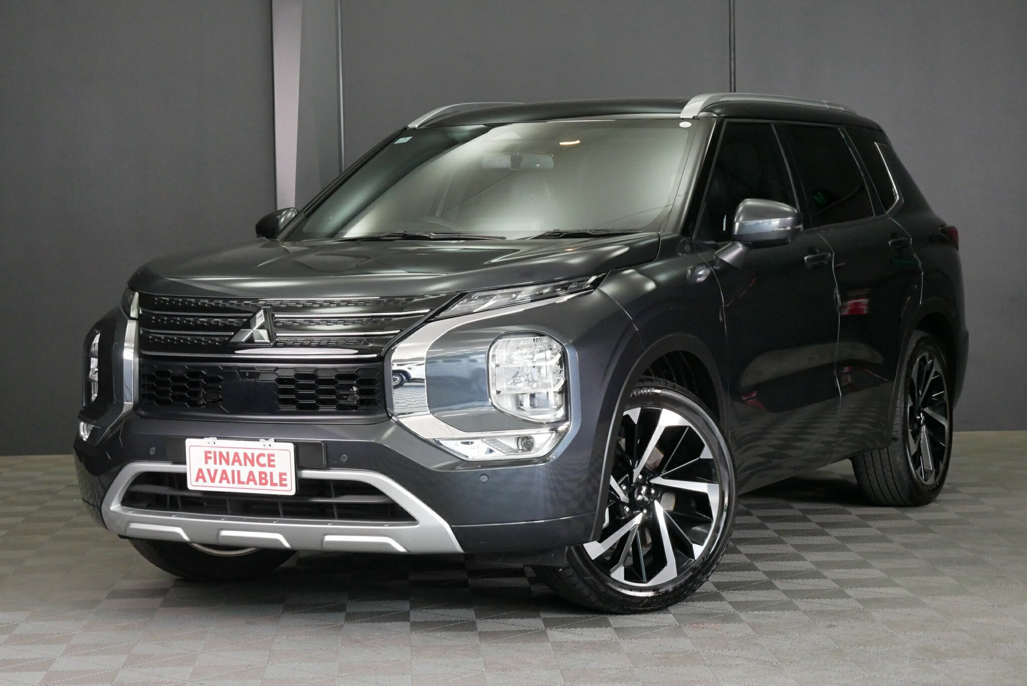 Mitsubishi Outlander image 3