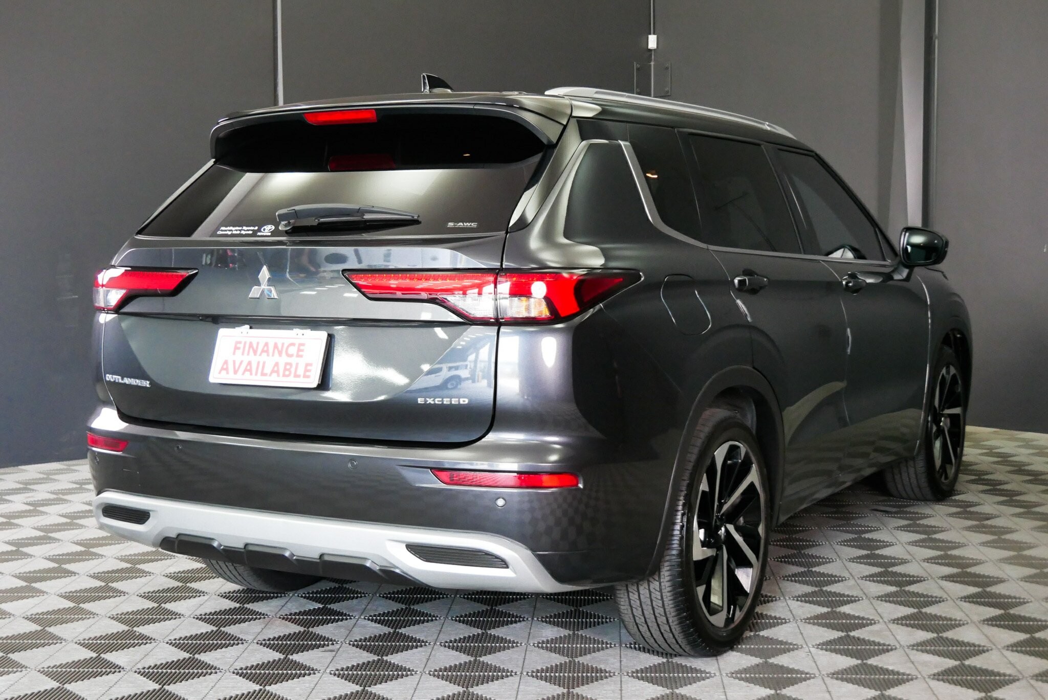 Mitsubishi Outlander image 4