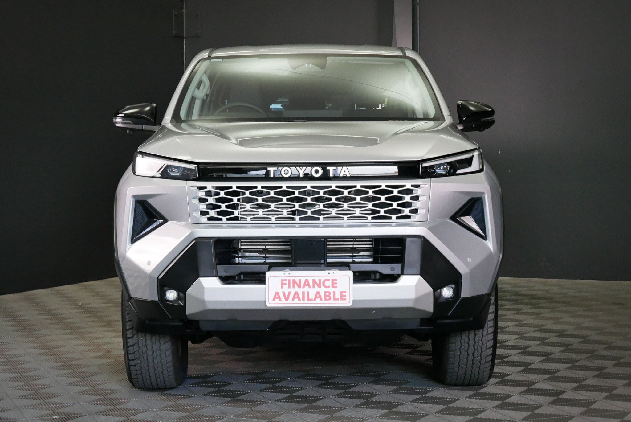 Toyota Hilux image 2