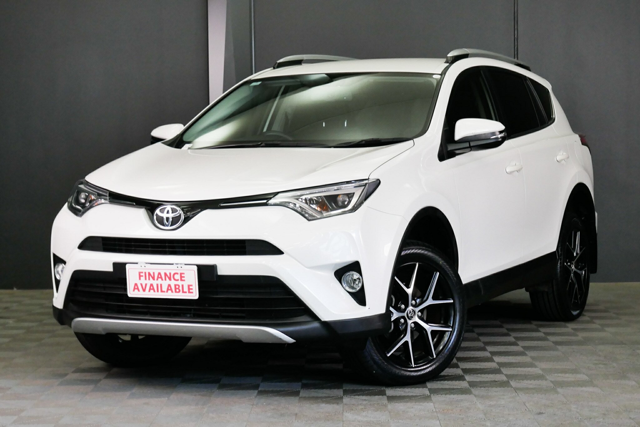 Toyota Rav4 image 3