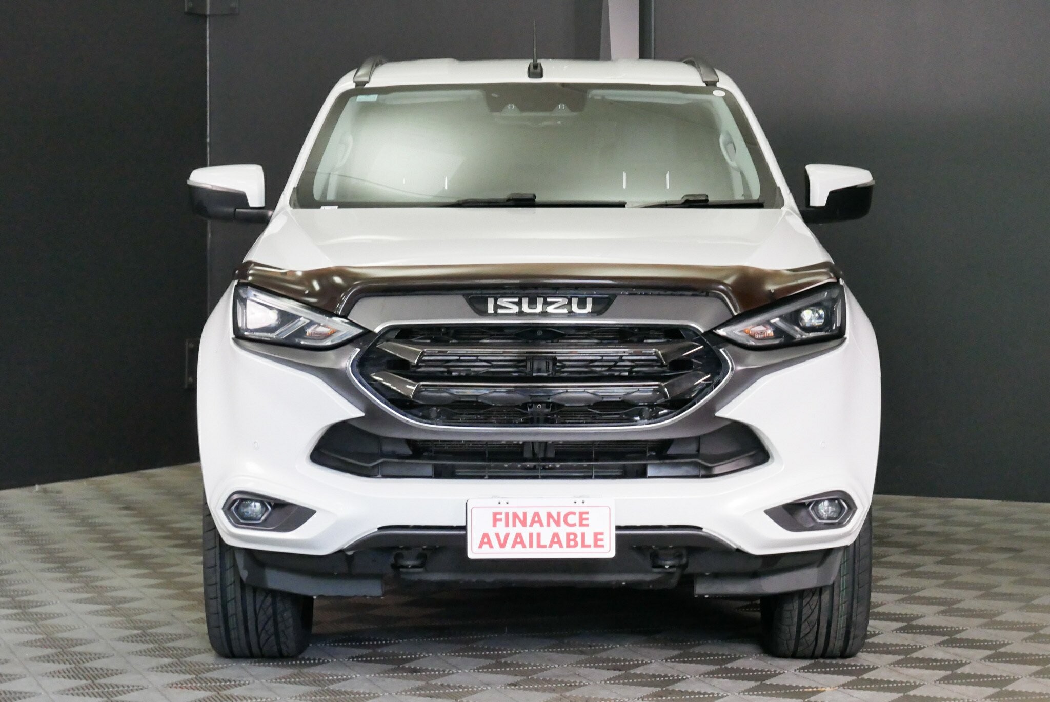 Isuzu Mu-x image 2