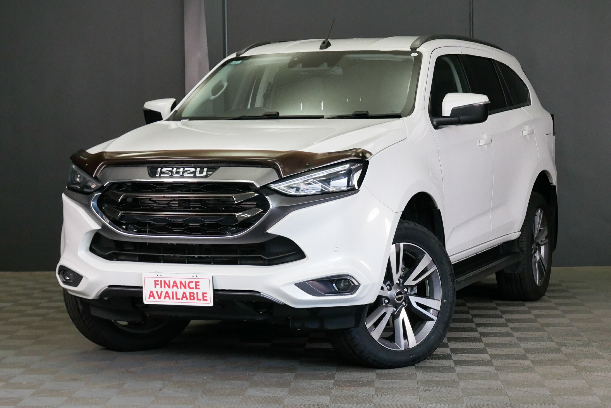 Isuzu Mu-x image 3