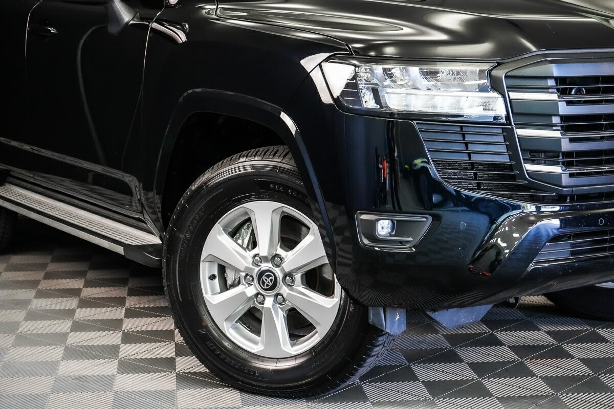 Toyota Landcruiser image 2