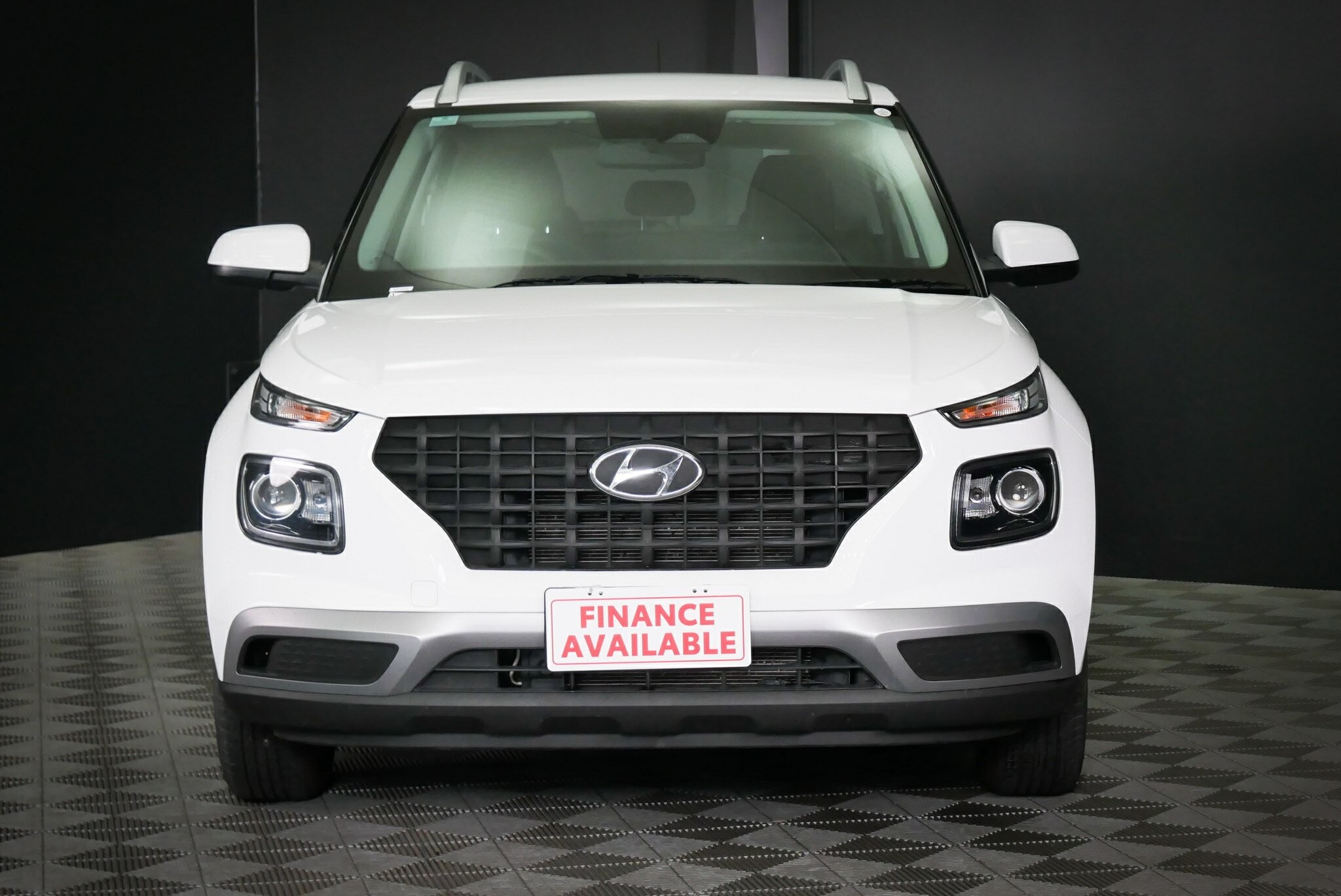 Hyundai Venue image 2
