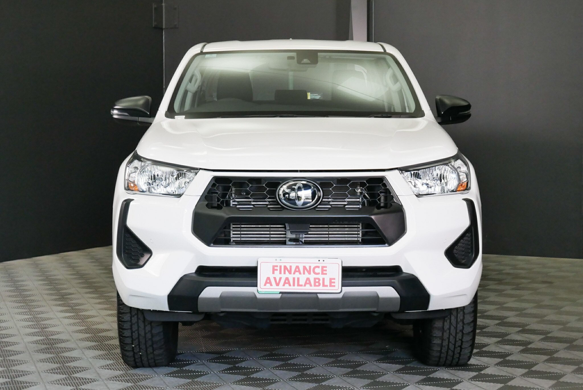 Toyota Hilux image 2